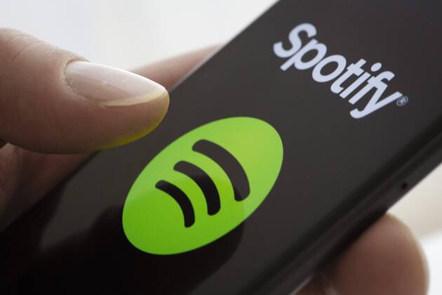 Das Logo des Musik Streaming Dienstes Spotify wird auf einem Smartphone angezeigt. Berlin, 03.04.2018. Berlin Deutschland