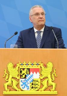 April 5, 2018 - Munich, Bavaria, Germany - Joachim Herrmann speaks, in Munich, Germany, on April 5, 2018. The minister of interiour Joachim Herrmann and the President of the Verfassungsschutz ( Secret Service). They talked about Islamism, Right-wing extremism, left-wing extremism and cyber crminality. Munich Germany - ZUMAn230 20180405_zaa_n230_105 Copyright: xAlexanderxPohlx