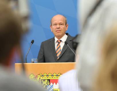 April 5, 2018 - Munich, Bavaria, Germany - Burkhard Koerner speaks, in Munich, Germany, on April 5, 2018. The minister of interiour Joachim Herrmann and the President of the Verfassungsschutz ( Secret Service). They talked about Islamism, Right-wing extremism, left-wing extremism and cyber crminality. Munich Germany - ZUMAn230 20180405_zaa_n230_103 Copyright: xAlexanderxPohlx