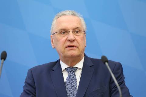 April 5, 2018 - Munich, Bavaria, Germany - Joachim Herrmann speaks, in Munich, Germany, on April 5, 2018. The minister of interiour Joachim Herrmann and the President of the Verfassungsschutz ( Secret Service). They talked about Islamism, Right-wing extremism, left-wing extremism and cyber crminality. Munich Germany - ZUMAn230 20180405_zaa_n230_089 Copyright: xAlexanderxPohlx