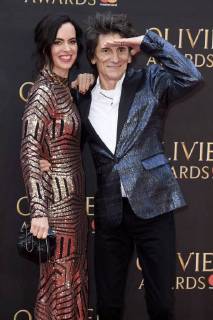 Ronnie Wood mit Gattin Sally bei der Verleihung der Olivier Awards 2018 in der Royal Albert Hall. London, 08.04.2018 Ronnie Wood mit Gattin Sally