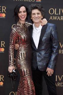 Ronnie Wood mit Gattin Sally bei der Verleihung der Olivier Awards 2018 in der Royal Albert Hall. London, 08.04.2018 Ronnie Wood mit Gattin Sally