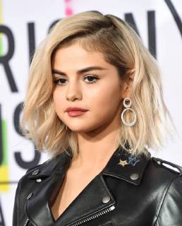 Selena Gomez arriving at the 45th Annual American Music Awards in Los Angeles, California - Nov 19, 2017 - American Music Awards 2017, Los Angeles California United States Microsoft Theatre L.A. Live Copyright: xOxConnorx h_00465343