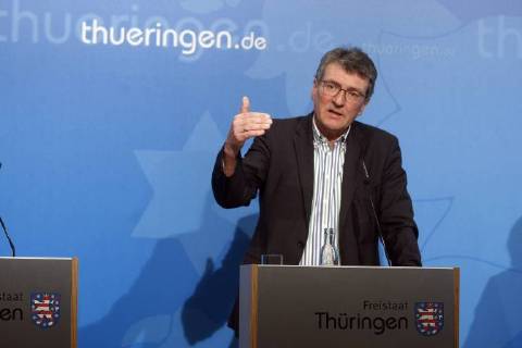 10.04.2018, Erfurt Regierungsmedienkonferenz Thüringen Justizminister Dieter Lauinger stellt das Thüringer Justizvollzugskonzept vor.