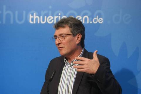 10.04.2018, Erfurt Regierungsmedienkonferenz Thüringen Justizminister Dieter Lauinger stellt das Thüringer Justizvollzugskonzept vor.