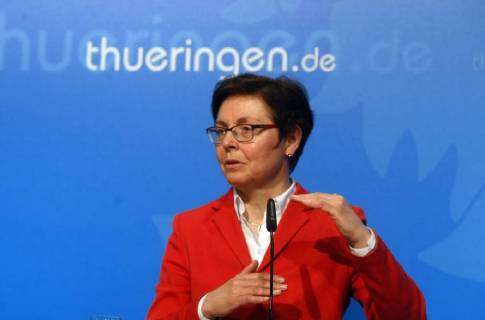 10.04.2018, Erfurt Regierungsmedienkonferenz Thüringen Finanzministerin Heike Taubert mit der Bilanz der Finanzämter für das Jahr 2017. Am Ende der Konferenz gab sie ein Statement zur Grunsteuerentscheidung am Bundesverfassungsgerichthof in Karlsruhe