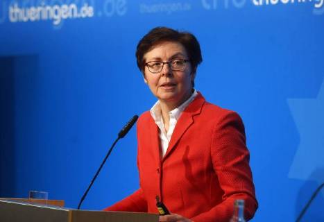 10.04.2018, Erfurt Regierungsmedienkonferenz Thüringen Finanzministerin Heike Taubert mit der Bilanz der Finanzämter für das Jahr 2017. Am Ende der Konferenz gab sie ein Statement zur Grunsteuerentscheidung am Bundesverfassungsgerichthof in Karlsruhe