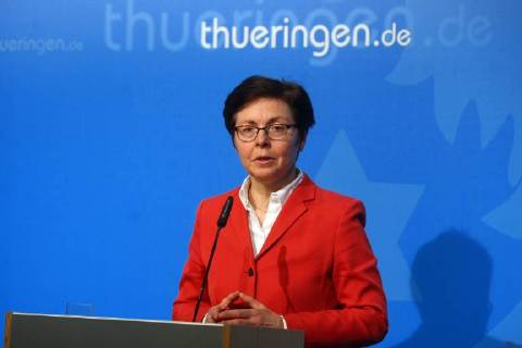 10.04.2018, Erfurt Regierungsmedienkonferenz Thüringen Finanzministerin Heike Taubert mit der Bilanz der Finanzämter für das Jahr 2017. Am Ende der Konferenz gab sie ein Statement zur Grunsteuerentscheidung am Bundesverfassungsgerichthof in Karlsruhe