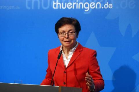 10.04.2018, Erfurt Regierungsmedienkonferenz Thüringen Finanzministerin Heike Taubert mit der Bilanz der Finanzämter für das Jahr 2017. Am Ende der Konferenz gab sie ein Statement zur Grunsteuerentscheidung am Bundesverfassungsgerichthof in Karlsruhe