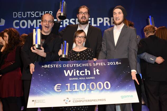 Nils Ohlig, Tina Heitmann, Christoph Rienäcker und Lukas Köhne bei der Verleihung des Deutschen Computerspielpreises 2018 im Kesselhaus. München, 10.04.2018