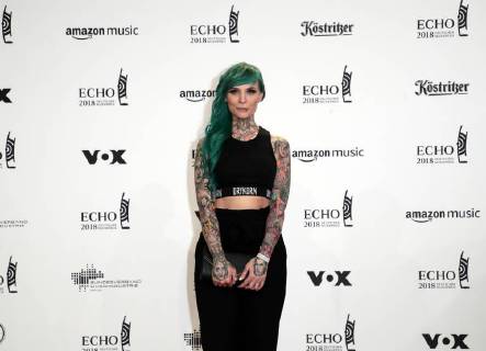 Eule bei Verleihung Deutscher Musikpreis ECHO 2018 in Messe Berlin.