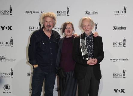 Wolfgang Niedecken, Chrstina Voormann, Klaus Voormann (Kategorie Lebenswerk)) bei Verleihung Deutscher Musikpreis ECHO 2018 in Messe Berlin.