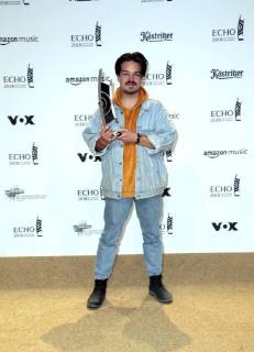 Milky Chance (Kategorie Pop National) bei Verleihung Deutscher Musikpreis ECHO 2018 in Messe Berlin.