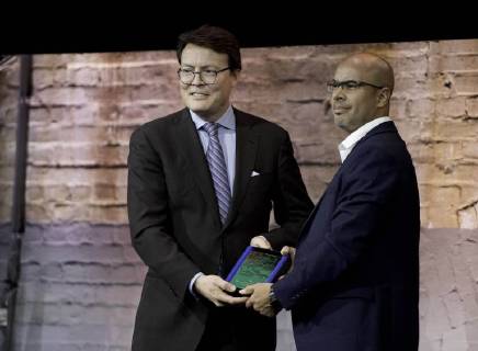 Bilder des Tages 12-04-2018 Amsterdam Prince Constantijn with the winner Ronaldo Schemidt during the World Press Photo 2017 award at the Westergasfabriek in Amsterdam.  Copyright: xPPE NIEBOERx