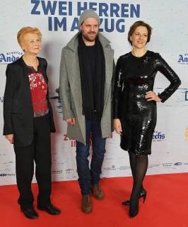 Weltpremiere Zwei Herren im Anzug im Kloster Andechs am 18. März 2018 Irm Hermann;Simon Donatz und Martina Gedeck