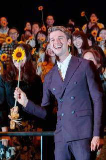 American actor Patrick Schwarzenegger poses for the cameras with the audience during the Japan premiere for the film Midnight Sun on April 19, 2018, Tokyo, Japan. Arnold Schwarzenegger s son visited Japan to promote his romantic movie Midnight Sun, which will be released in Japan on May 11.  (gxta_patricks027)