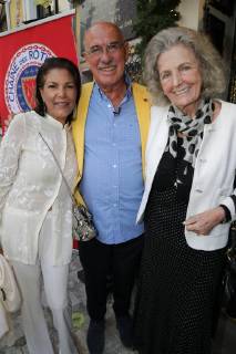 23.04.2018, Marchfelderhof Deutsch-Wagram, Verleihung des GOLDENEN SPARGELS, an die Spargelköchin des Jahres 2018 im Bild: Otto Retzer -mit Gattin Shirley, Inge Unzeitig, Verleihung des GOLDENEN SPARGELS