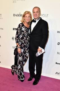 Hubertus Meyer-Burckhardt und seine Ehefrau Dorothee Roehrig bei der Ankunft zur Verleihung Deutscher Parfumpreis - Duftstars 2018 am 25.04.2018 in Berlin Deutscher Parfumpreis Duftstars 2018 in Berlin