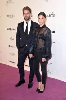 Andre Hamann und Aylin Tezel bei der 26. Verleihung des Deutschen Parfumpreises Duftstars 2018 im Flughafen Tempelhof. Berlin, 25.04.2018