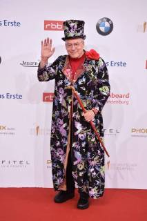 Entertainment Bilder der Woche KW17 Bilder des Tages Rosa von Praunheim bei der Ankunft zur Verleihung Deutscher Filmpreis 2018 am 27.04.2018 in Berlin Deutscher Filmpreis 2018 in Berlin - Ankunft Roter Teppich