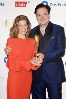 Marie Bäumer, Lola Preisträgerin für die beste weibliche Hauptrolle für den Film 3 Tage in Quiberon , und Charly Hübner bei der Verleihung des Deutschen Filmpreises 2018 in der Messe Berlin. Berlin, 27.04.2018
