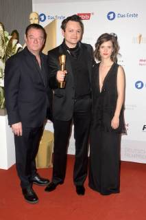 Peter Kurth, Erwin Prib, Preisträger bestes Szenenbild, und Liv Lisa Fries bei der Verleihung des Deutschen Filmpreises 2018 in der Messe Berlin. Berlin, 27.04.2018