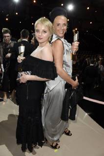 Jella Haase und Katja Riemann, Preisträgerinnen besucherstärkster Film, bei der Verleihung des Deutschen Filmpreises 2018 in der Messe Berlin. Berlin, 27.04.2018