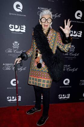 IMAGO ICONS: Iris Apfel Iris Apfel bei der Premiere des Dokumentarfilms Always at The Carlyle im Paris Theater. New York, 08.05.2018