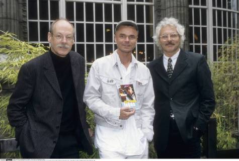 v.li.: Heinz Gollhardt, Jürgen Domian und Thomas Roth 09 96 thg Mann TV Fernsehen Radio Hörfunk Talk Moderation Buch Autor Verlag stehend stehend draußen Buch Titel neutral quer halb