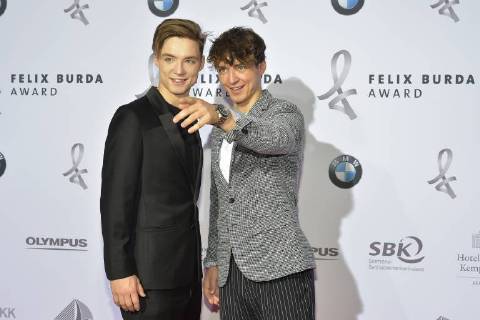 Felix Burda Award in Berlin Heiko Lochmann, Roman Lochmann, die Lochis Ankunft zur Preisverleihung und Ehrung des 15. Felix Burde Award im Hotel Adlon Kempinski in Berlin am 13.05.2018