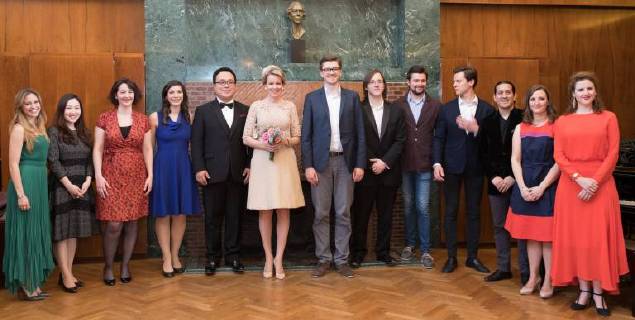 Spanish finalist Rocio Perez, South-Korean finalist Sooyeon Lee, Belgian finalist Mariannen Croux, French finalist Heloise Mas, Chinese finalist Ao Li, Queen Mathilde of Belgium, German finalist Samuel Hasselhorn, US finalist Alex DeSocio, Ukrainian finalist Yuriy Hadzetskyy, Ukrainan finalist Danylo Matviienko, Argentinian finalist Enrique German Alcantara, Belgian finalist Charlotte Wajnberg and French finalist Eva Zaicik pictured during the award ceremony for the laureates of the Queen Elisabeth Competition for Voice 2018, at the Queen Elisabeth Music Chapel (Chapelle Musicale Reine Elisabeth - Muziekkapel Koningin Elisabeth), in Waterloo, Tuesday 15 May 2018. BENOITxDOPPAGNE 05346633