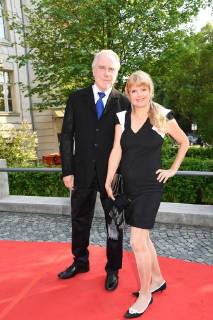 Bayerischer Fernsehpreis Roswitha Schreiner mit Begleitung Bayerische Fernsehpreis Preis, Ehrung, Auszeichnung Prinzregententheater München München 18. Mai 2018