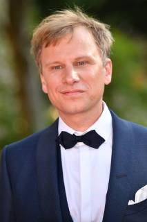 Robert STADLOBER (Schauspieler), Einzelbild,angeschnittenes Einzelmotiv,Portraet,Portrait,Porträt. Roter Teppich,Red Carpet,Bayerischer Fernsehpreis 2018 am 18.05.2018.