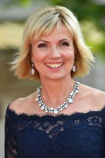 Ilka ESSMUELLER (Moderatorin), Einzelbild,angeschnittenes Einzelmotiv,Portraet,Portrait,Porträt. Roter Teppich,Red Carpet,Bayerischer Fernsehpreis 2018 am 18.05.2018.