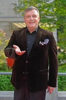 Entertainment Bilder des Tages Hape KERKELING (Entertainer), Einzelbild,angeschnittenes Einzelmotiv,Halbfigur,halbe Figur. Roter Teppich,Red Carpet,Bayerischer Fernsehpreis 2018 am 18.05.2018.