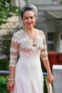 Irina WANKA (Schauspielerin), Einzelbild,angeschnittenes Einzelmotiv,Halbfigur,halbe Figur. Roter Teppich,Red Carpet,Bayerischer Fernsehpreis 2018 am 18.05.2018.