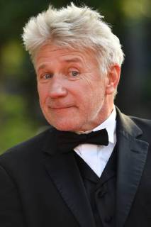Joerg SCHUETTAUF (Schauspieler), Einzelbild,angeschnittenes Einzelmotiv,Portraet,Portrait,Porträt. Roter Teppich,Red Carpet,Bayerischer Fernsehpreis 2018 am 18.05.2018.