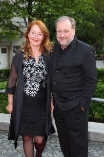 Harold Faltermeyer mit Lebensgefaehrtin Birgit Wolff, Bayerische Fernsehpreis 2018 im Prinzregententheater in Muenchen am 18.05.2018