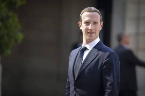 Entertainment Bilder der Woche KW21 Entertainment Bilder des Tages Mark Zuckerberg im Elysee-Palast Mark ZUCKERBERG (PDG de Facebook) NEWS : Les grands patrons de la high tech recus a l Elysee - Paris - 23 05 2018 StephenCaillet Panoramic 