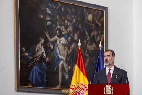 Spain s King Felipe VI (C) delivers a speech during the awarding ceremony of British historian John Eliott (unseen) in San Lorenzo del Escorial, outside Madrid, Spain, 25 May 2018. The award Spanish Orders recognizes the work of the researchers of hispanic issues and their international influence. British historian John Eliott is awarded by King Felipe VI !ACHTUNG: NUR REDAKTIONELLE NUTZUNG! Copyright: xEmilioxNaranjoxPOOLx GRAF5409 20180525-636628533474534776