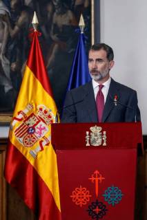 Bilder des Tages Spain s King Felipe VI (C) delivers a speech during the awarding ceremony of British historian John Eliott (unseen) in San Lorenzo del Escorial, outside Madrid, Spain, 25 May 2018. The award Spanish Orders recognizes the work of the researchers of hispanic issues and their international influence. British historian John Eliott is awarded by King Felipe VI !ACHTUNG: NUR REDAKTIONELLE NUTZUNG! Copyright: xEmilioxNaranjoxPOOLx GRAF5403 20180525-636628534086413689