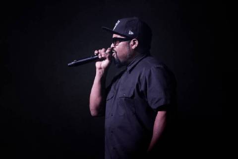 Entertainment Bilder der Woche KW21 May 25, 2018 - Sydney, NSW, U.S. - SYDNEY, NSW - MAY 25: Ice Cube performs during his Vivid Sydney Tour at The Sydney Opera House in Sydney, Australia on May 25, 2018. ( Icon Sportswire) Sydney U.S. - ZUMAi88_ 20180525_zaf_i88_020 Copyright: xSpeedxMediax