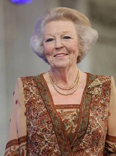 30-05-2018 Amsterdam Princess Beatrix during the award ceremony of the silver carnation ( zilveren anjers) of the Prince Bernard culturefoundation at the royal palace in Amsterdam. The silver carnation is annually awarded to individuals who voluntarily worked for culture and nature conservation.  Copyright: xPPEx