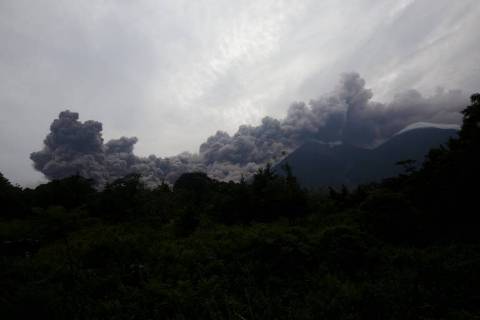 News Themen der Woche KW22 News Bilder des Tages A view of an eruption of the Fuego volcano in Alotenango, Sacatepequez, Guatemala, 03 June 2018. At least six died and 20 were wounded as a result of the violent eruption of the Fuego volcano in Guatemala. Six dead and 20 wounded after eruption of Fuego volcano in Guatemala !ACHTUNG: NUR REDAKTIONELLE NUTZUNG!  Copyright: xEstebanxBibax GUA021 20180604-636636728687146272