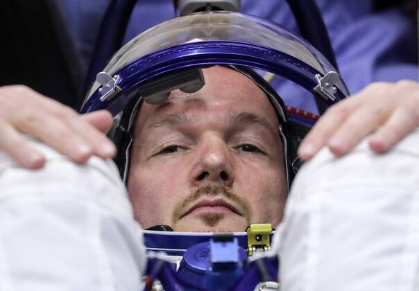 News Themen der Woche KW23 News Bilder des Tages KYZYLORDA REGION, KAZAKHSTAN - JUNE 6, 2018: ISS Expedition 56 57 prime crew member, European Space Agency (ESA) astronaut Alexander Gerst in a spacesuit before a launch to the International Space Station. The launch of a Soyuz-FG rocket booster carrying the Soyuz MS-09 spacecraft to the ISS from the Baikonur Cosmodrome is scheduled for June 6, 2018, 14:12 Moscow time. Sergei Savostyanov TASS  TS082D54