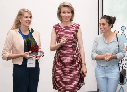 Slaatje Praatje Coordinator Nele Decelle, Queen Mathilde of Belgium and State Secretary for Poverty, equal opportunities, Science and big cities, Zuhal Demir pose for photographers at the end of the tenth edition of the Federal Award ceremony for Poverty reduction , in Brussels, Friday 08 June 2018.  BENOITxDOPPAGNE 05360870