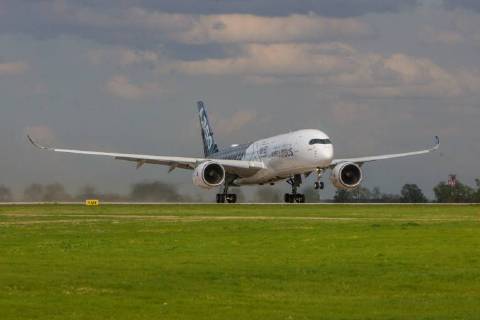 DEU, Deutschland, Brandenburg, Schönefeld, 25.04.2018: ILA Berlin Air Show, Internationale Luft- und Raumfahrtausstellung Berlin - F-WWCF Airbus Industrie Airbus A350-941 - Flugvorführung