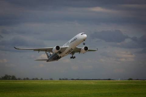 DEU, Deutschland, Brandenburg, Schönefeld, 25.04.2018: ILA Berlin Air Show, Internationale Luft- und Raumfahrtausstellung Berlin - F-WWCF Airbus Industrie Airbus A350-941 - Flugvorführung