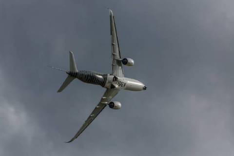 DEU, Deutschland, Brandenburg, Schönefeld, 25.04.2018: ILA Berlin Air Show, Internationale Luft- und Raumfahrtausstellung Berlin - F-WWCF Airbus Industrie Airbus A350-941 - Flugvorführung