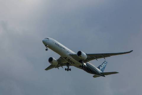 DEU, Deutschland, Brandenburg, Schönefeld, 25.04.2018: ILA Berlin Air Show, Internationale Luft- und Raumfahrtausstellung Berlin - F-WWCF Airbus Industrie Airbus A350-941 - Flugvorführung